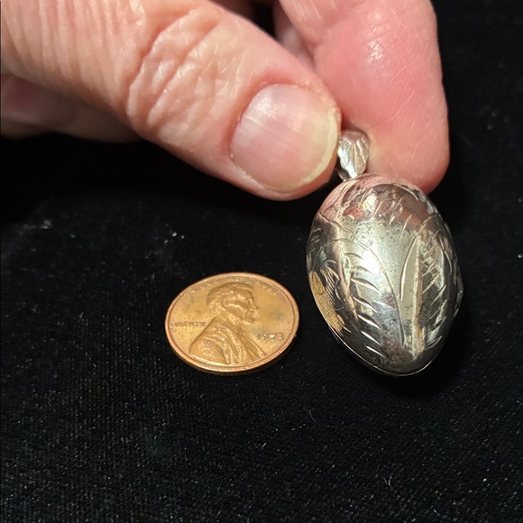 Vintage rare sterling silver egg locket - Picture 4 of 16